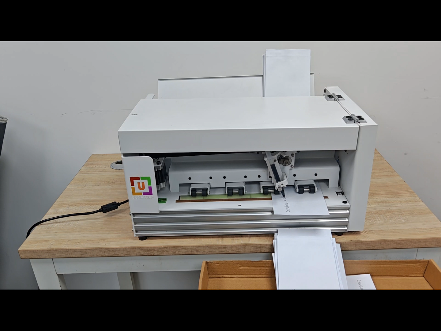 UUNA TEK® iAuto Plus - Machine d'écriture manuscrite avec chargeur/Machine de signature automatique/Machine d'écriture manuscrite pour lettres/Machine d'écriture automatique, écriture jusqu'à 210 lettres, 80 enveloppes à la fois