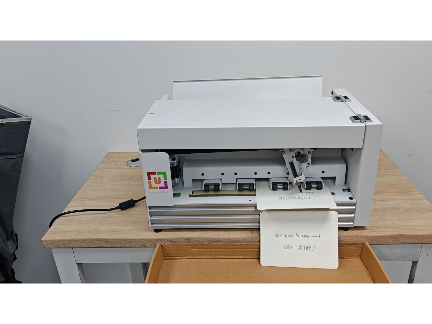 UUNA TEK® iAuto Plus - Machine d'écriture manuscrite avec chargeur/Machine de signature automatique/Machine d'écriture manuscrite pour lettres/Machine d'écriture automatique, écriture jusqu'à 210 lettres, 80 enveloppes à la fois