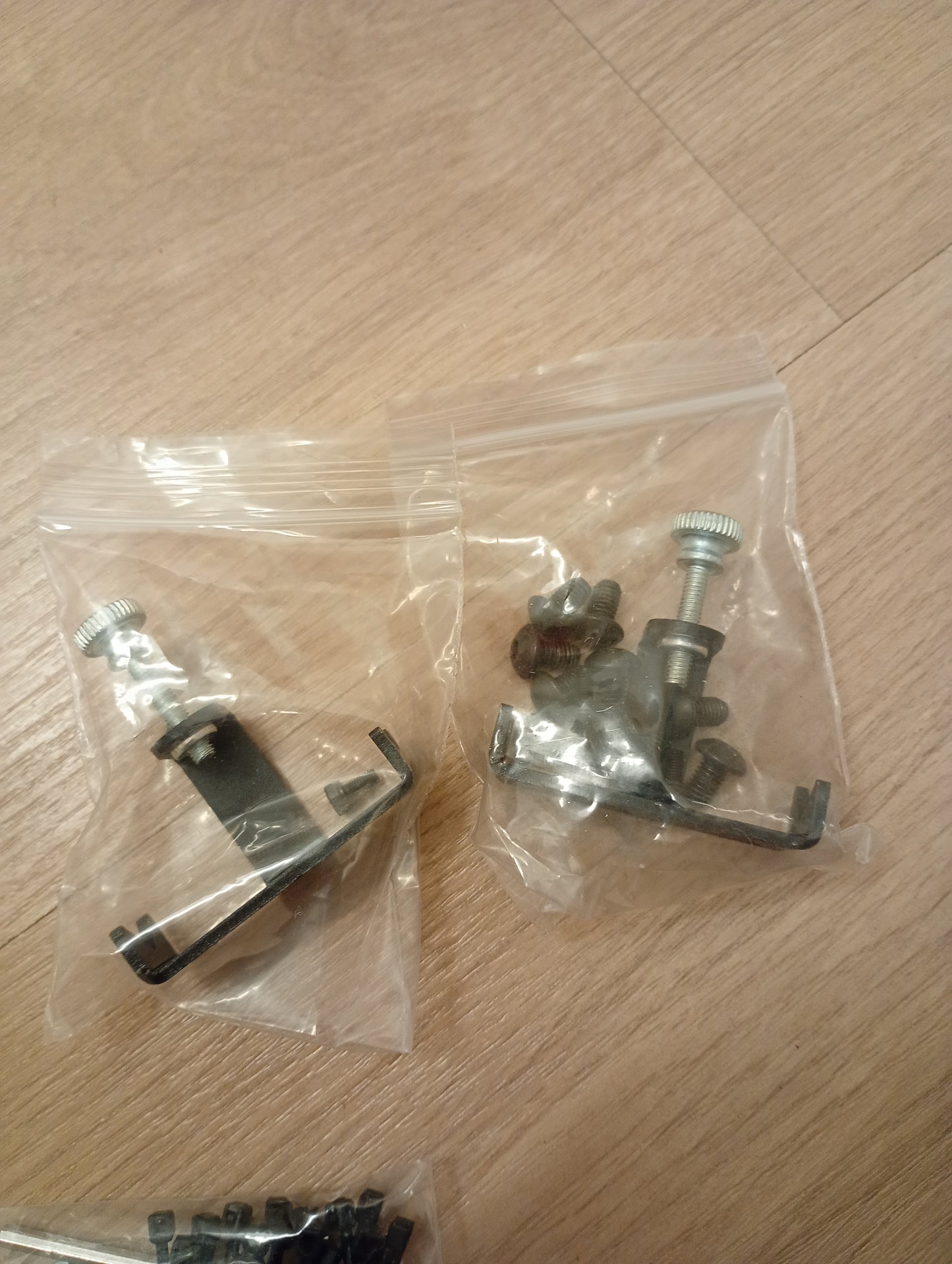 Porte-stylo universel – Angles de montage verticaux et inclinés réglables